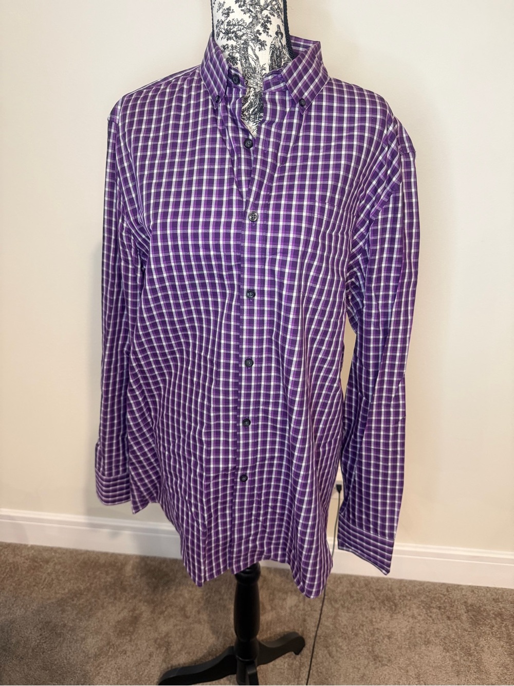 Claiborne slim fit men’s button up shirt Size LARGE